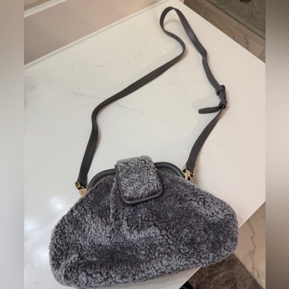 Elegant Gray Shearling Shoulder Bag - Picture 10 of 11